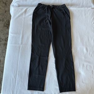 Lululemon On The Fly Pant, Cropped, Size 0, Black